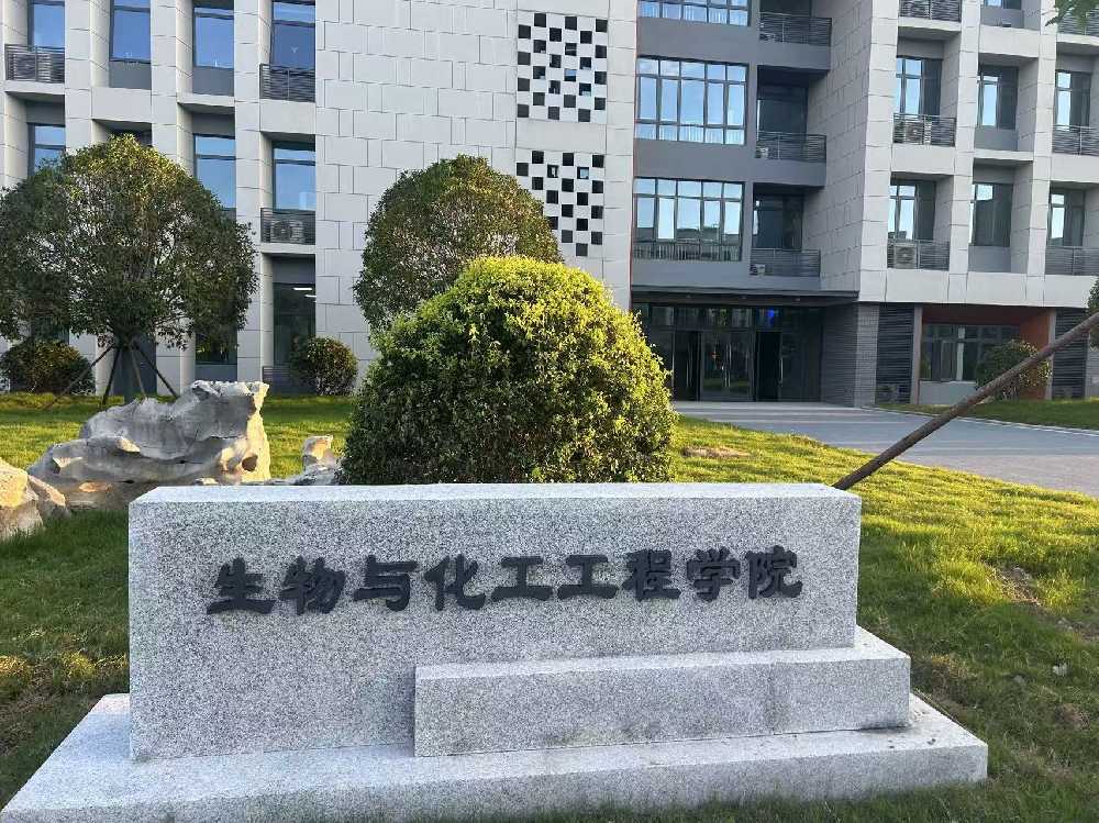 罗江区扬州职业大学体育场高杆灯项目